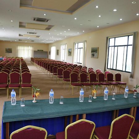 Chitwan Paradise Hotel Саураха Экстерьер фото