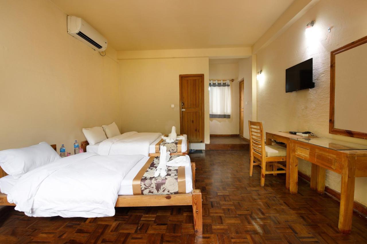 Chitwan Paradise Hotel Саураха Экстерьер фото