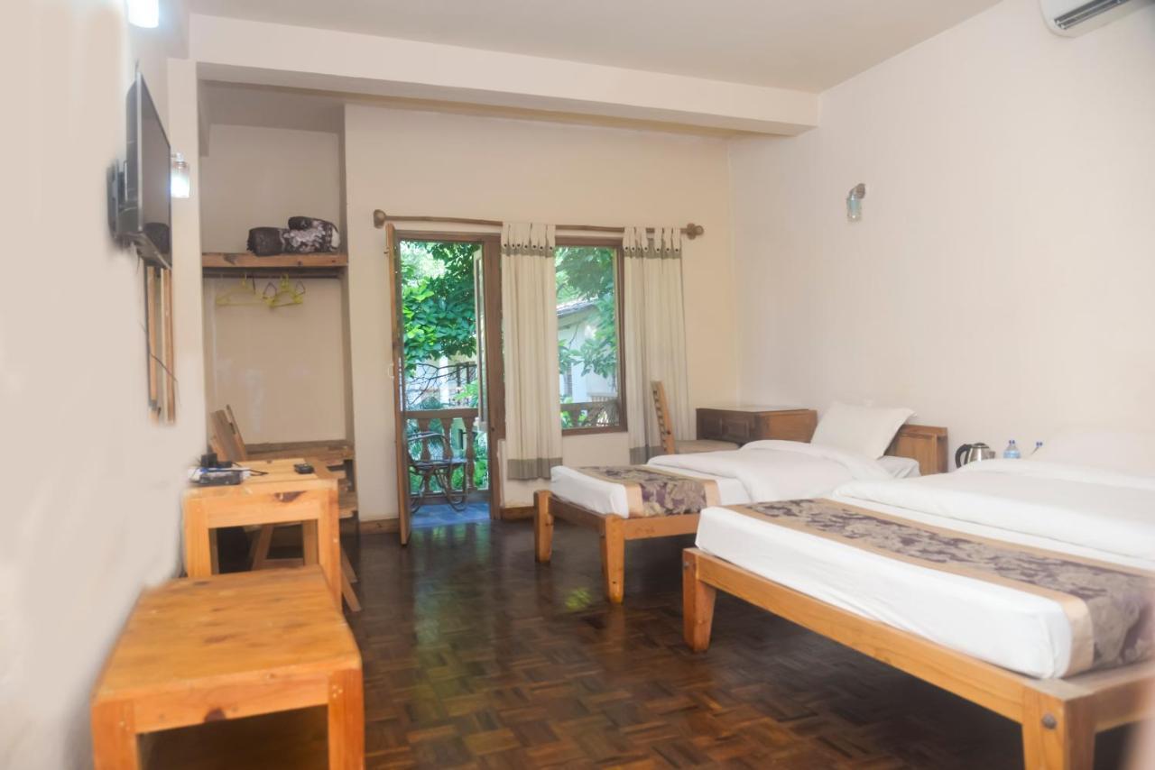 Chitwan Paradise Hotel Саураха Экстерьер фото