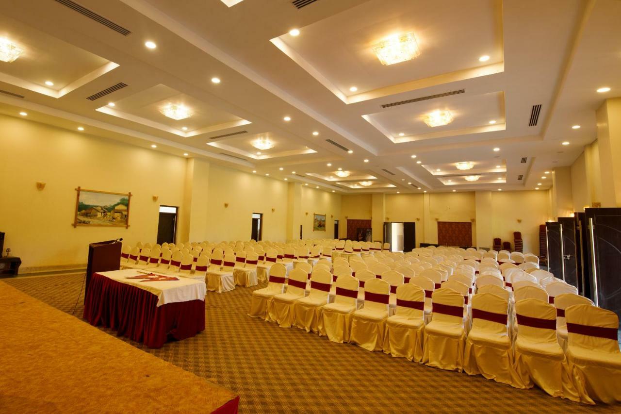 Chitwan Paradise Hotel Саураха Экстерьер фото